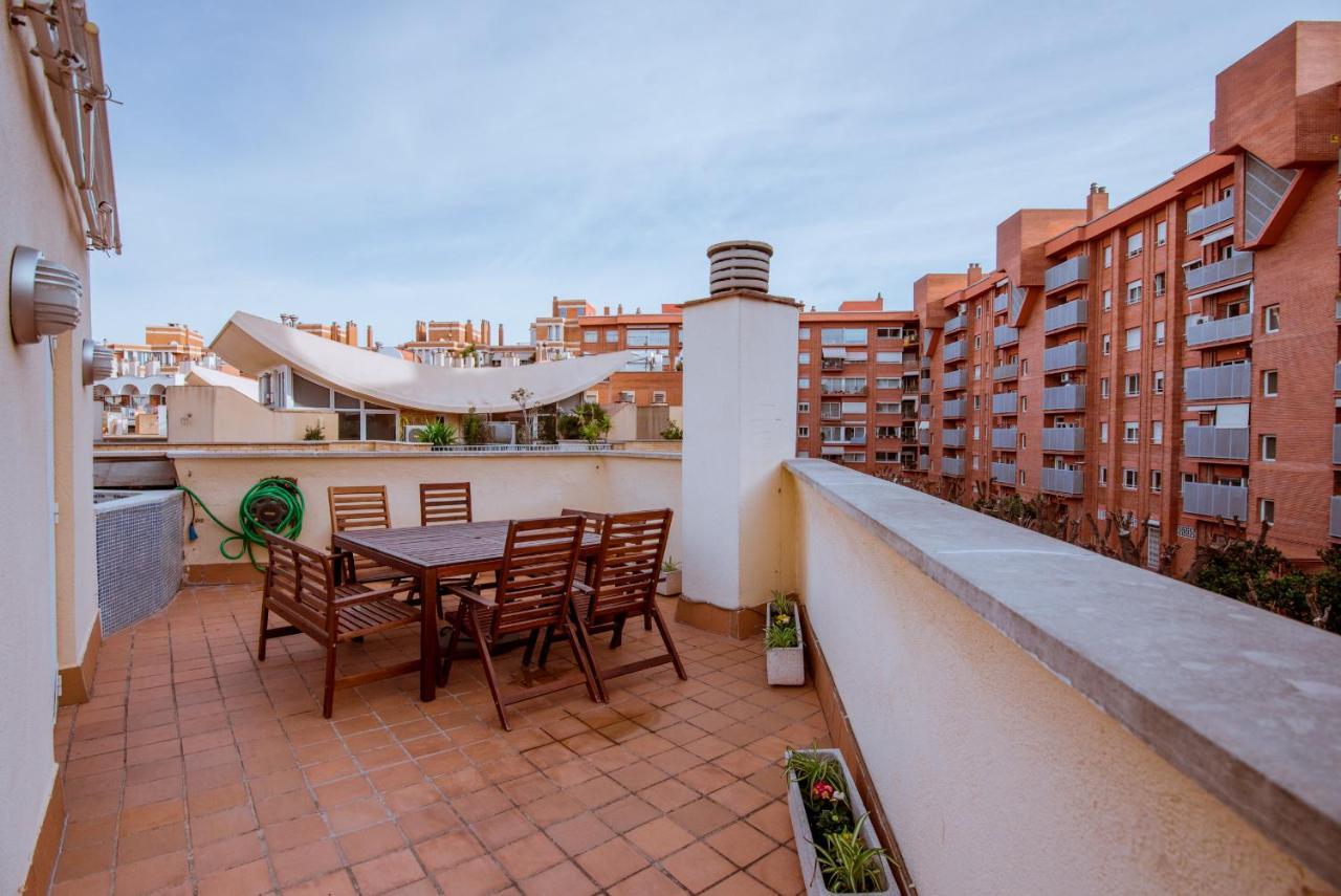 Two Bedroom Townhouse Within 10min Walk From Beach Apartment Barcelona